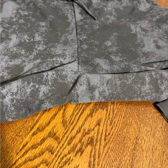 Lululemon🍋Gray and Black Patterned Pants - Picture 4 of 12